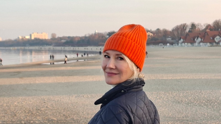 DLACZEGO IRYTUJĄ NAS INNI LUDZIE – czyli o zasadzie lustra i projekcji.